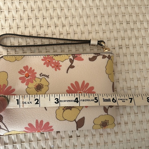 Coach floral wristlet. NWT, HOST PICK! - Picture 11 of 12